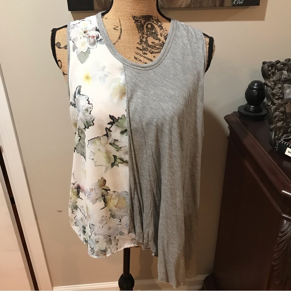 ▪️philosophy Sleeveless Blouse